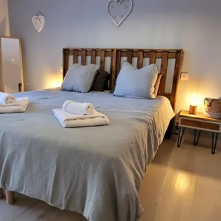 Clos De La Ronziere Avec Jacuzzi Bed & Breakfast 3*