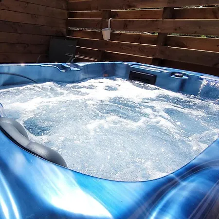 Clos De La Ronziere Avec Jacuzzi Bed & Breakfast