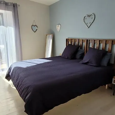 Clos De La Ronziere Avec Jacuzzi Bed & Breakfast