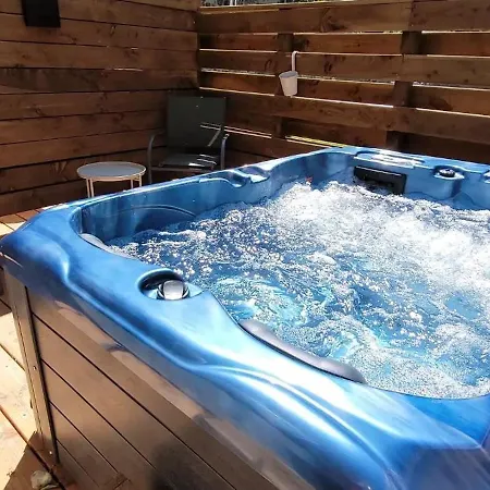 Clos De La Ronziere Avec Jacuzzi Bed & Breakfast