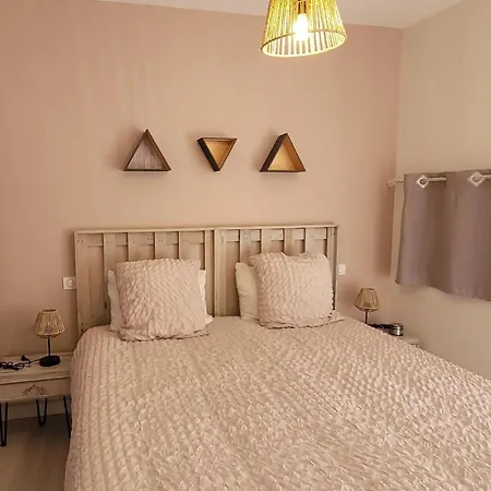 Clos De La Ronziere Avec Jacuzzi Bed & Breakfast