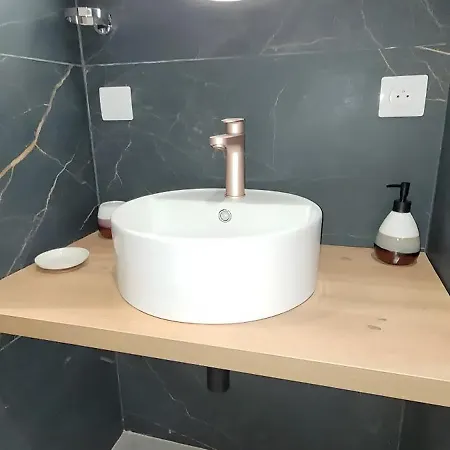 Clos De La Ronziere Avec Jacuzzi Bed & Breakfast